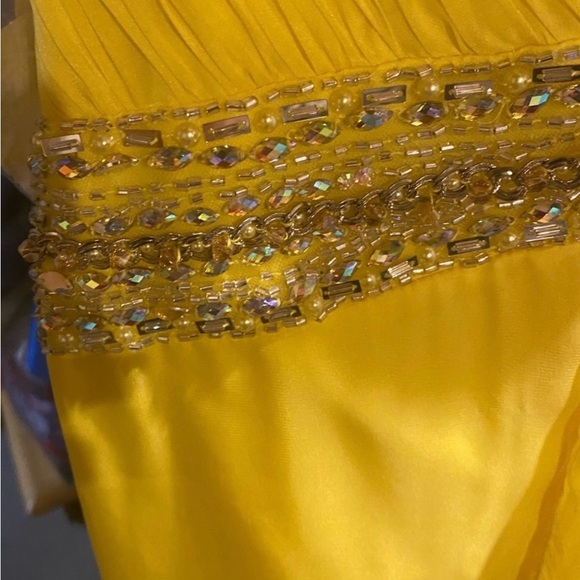Flowy yellow Tony Bowls prom gown - Picture 5 of 16
